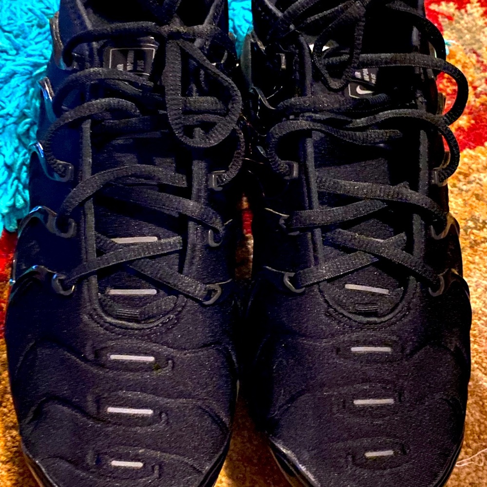 Size 9 Air Max , worn once w/ love. These are a great buy